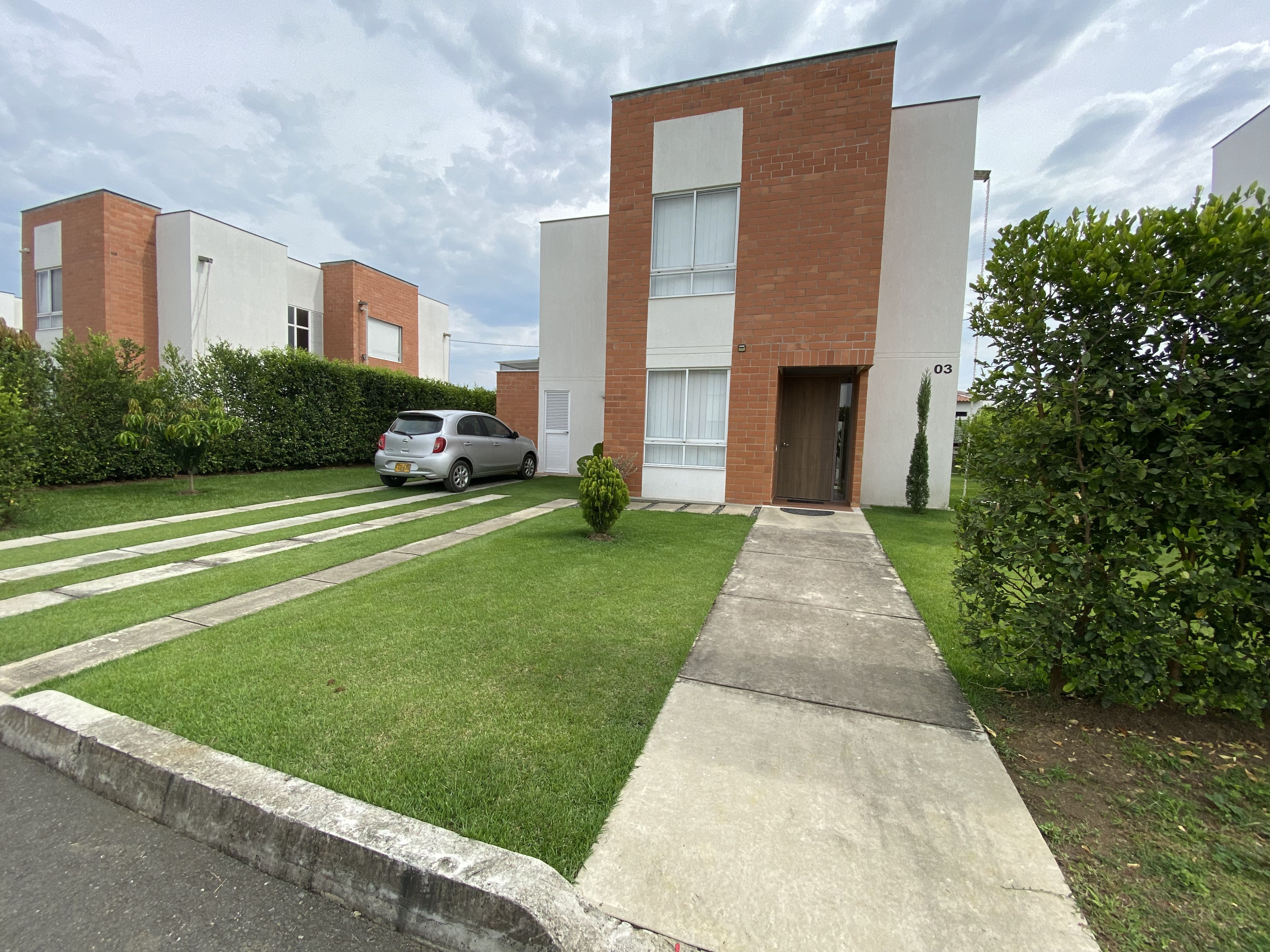 Casa en arriendo Valle Del Cauca Jamundí Alferez Real 150 m2 Habitaciones 3 Baños 4 Garajes 4 Precio $4500000