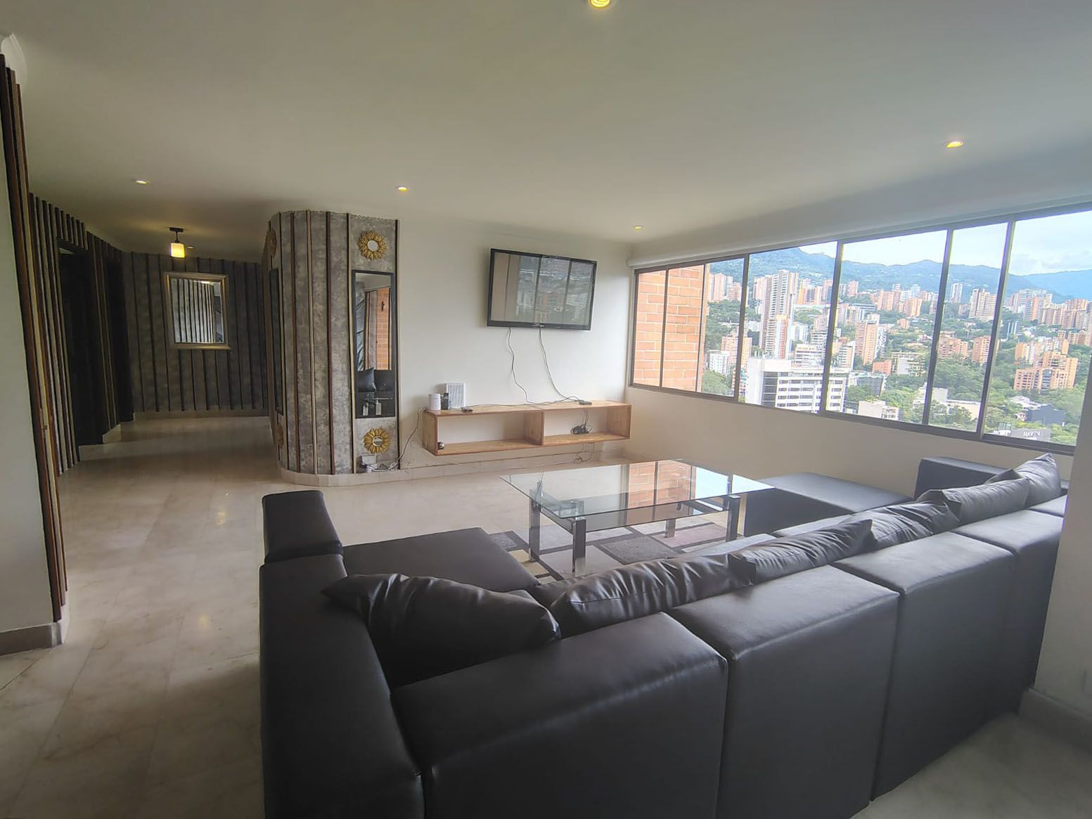 Apartamento en arriendo Antioquia Medellín Lalinde 158 m2 Habitaciones 3 Baños 4 Garajes 1 Precio $9100000