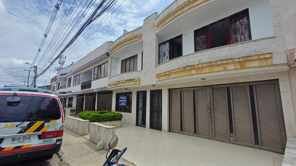 Casa en arriendo Valle Del Cauca Cali Departamental 300 m2 Habitaciones 5 Baños 3 Garajes 1 Precio $2520000