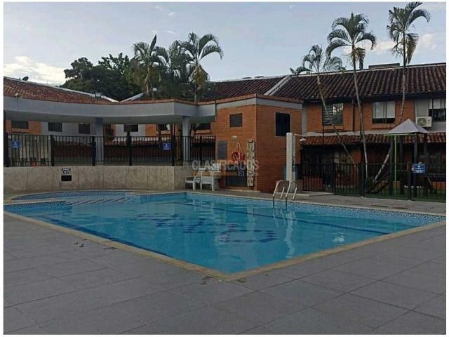 Casa en venta Valle Del Cauca Cali Unidad Residencial El Coliseo 104 m2 Habitaciones 3 Baños 2 Garajes 1 Precio $420000000