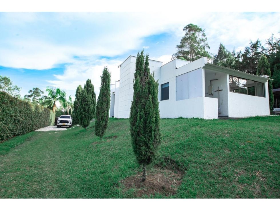 Casa Campestre en arriendo o venta Antioquia Rionegro Rionegro 290 m2 Habitaciones 3 Baños 3 Garajes 4 Precio venta $2500000000 Precio arriendo $10000000
