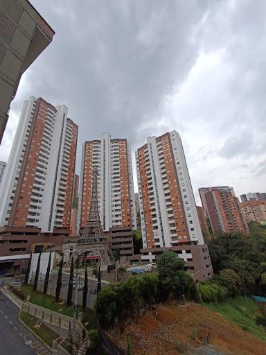 Apartamento en arriendo o venta Antioquia Sabaneta San Rafael 82 m2 Habitaciones 2 Baños 3 Garajes 1 Precio venta $650000000 Precio arriendo $3200000