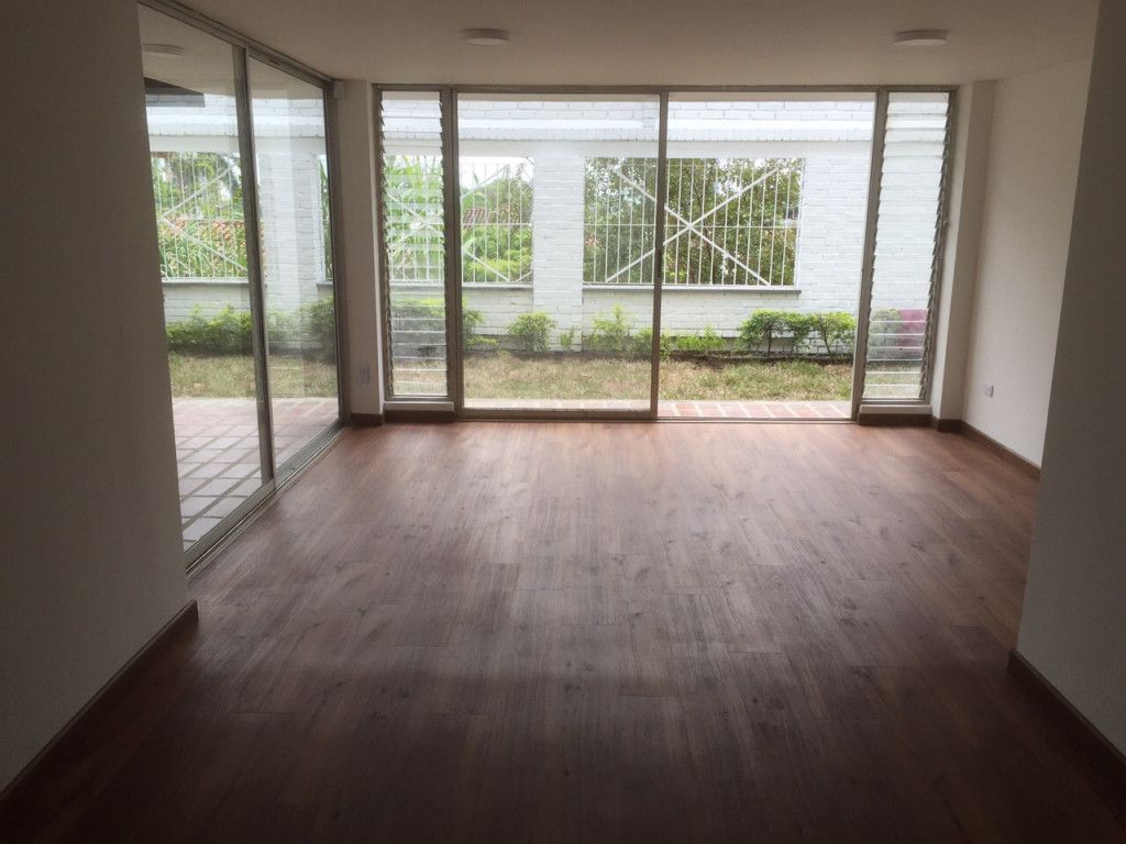 Apartamento en arriendo Valle Del Cauca Cali El Cortijo 150 m2 Habitaciones 3 Baños 4 Garajes 1 Precio $2800000