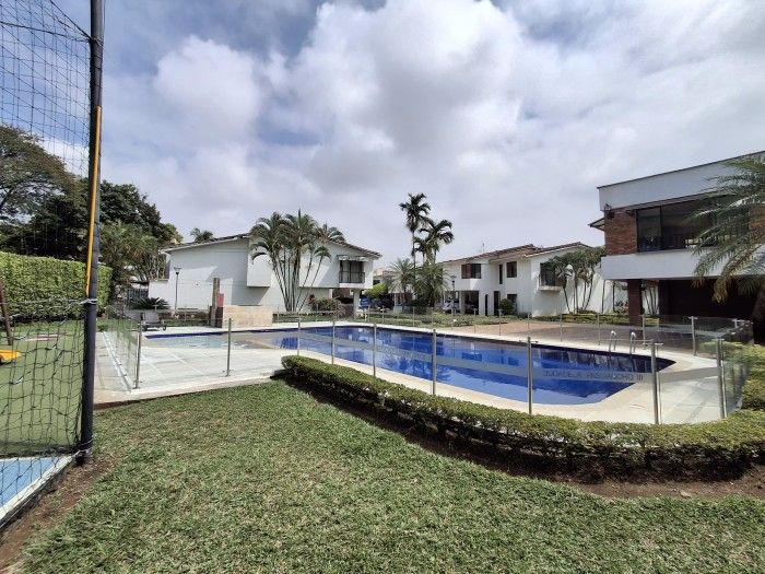 Casa en arriendo Valle Del Cauca Cali Ciudadela Pasoancho 200 m2 Habitaciones 4 Baños 3 Garajes 2 Precio $4300000