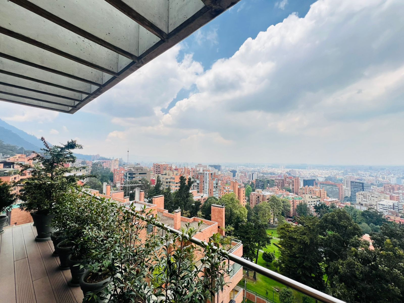 Apartamento en venta Cundinamarca Bogotá Los Rosales 265 m2 Habitaciones 3 Baños 4 Garajes 4 Precio $3800000000
