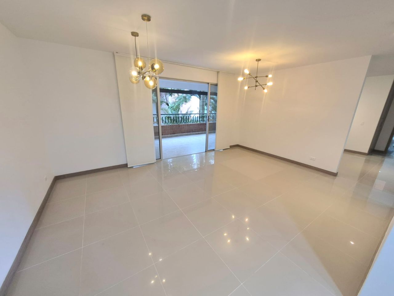 Apartamento en venta Valle Del Cauca Cali Sector La Luisa Bella Suiza 120 m2 Habitaciones 3 Baños 4 Garajes 2 Precio $640000000