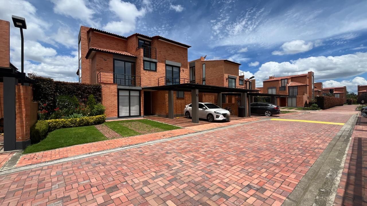 Casa en venta Cundinamarca Chía Cn Hacienda La Luna 329 m2 Habitaciones 4 Baños 5 Garajes 3 Precio $1500000000