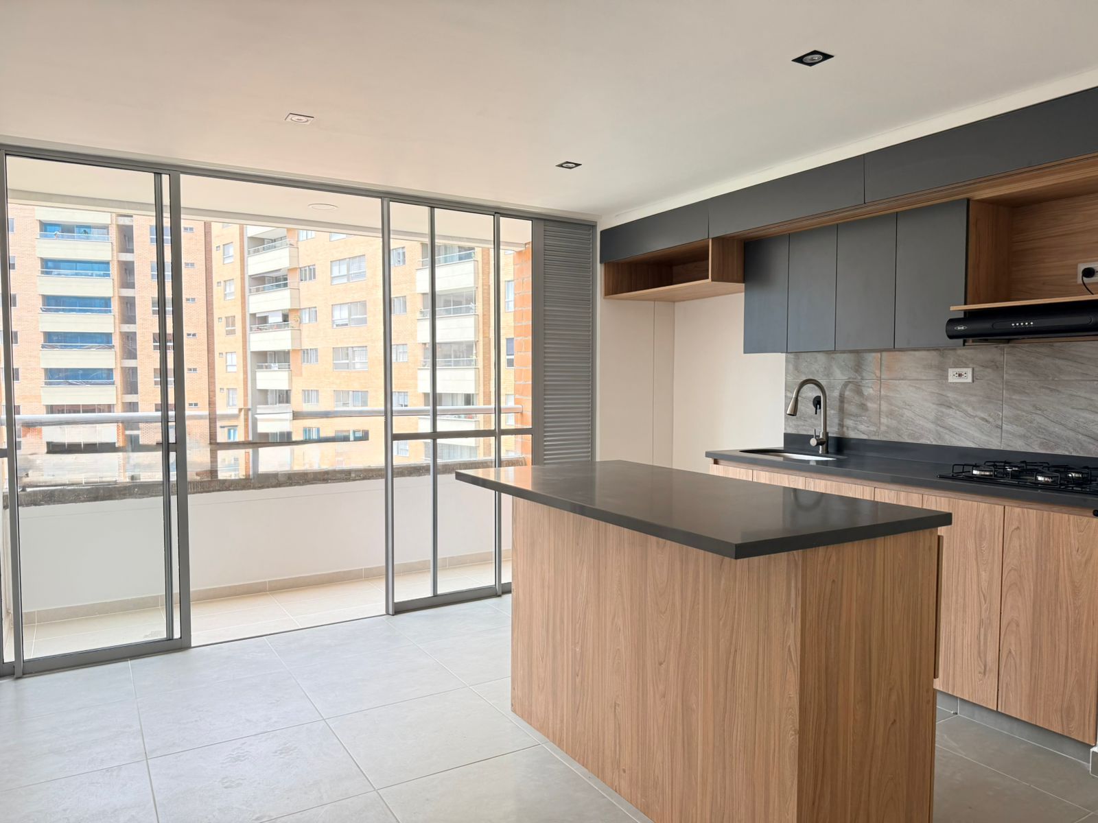 Apartamento en arriendo Antioquia Sabaneta Escobar 70 m2 Habitaciones 3 Baños 2 Garajes 1 Precio $3100000