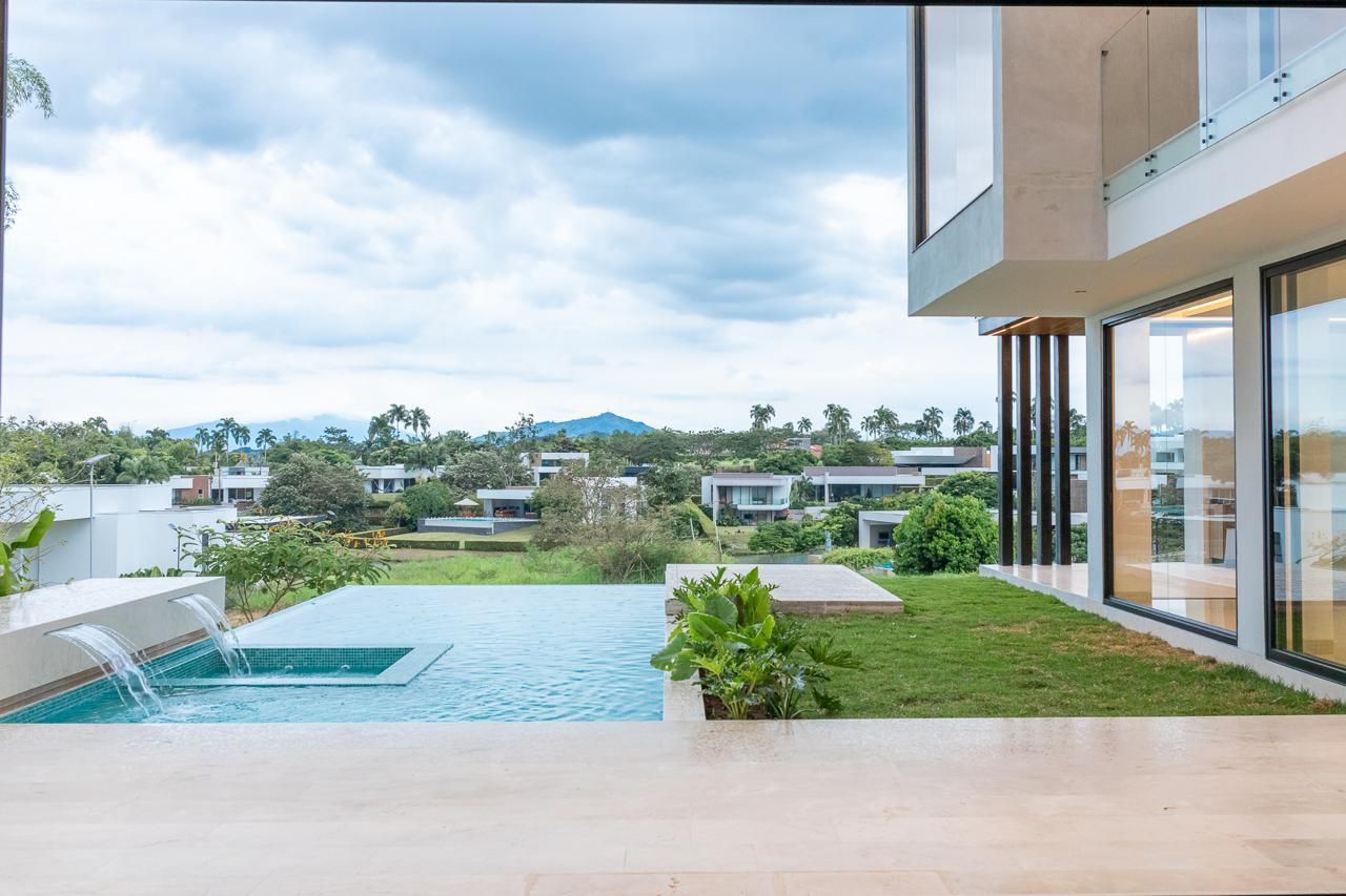 Casa Campestre en arriendo o venta Risaralda Pereira Jardin De Velez Y Velez 650 m2 Habitaciones 3 Baños 4 Garajes 5 Precio venta $3500000000 Precio arriendo $22000000