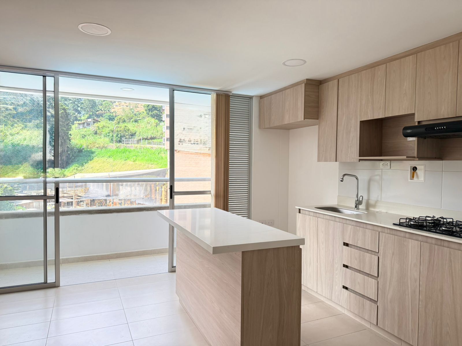 Apartamento en arriendo Antioquia Sabaneta Escobar 70 m2 Habitaciones 3 Baños 2 Garajes 1 Precio $2850000