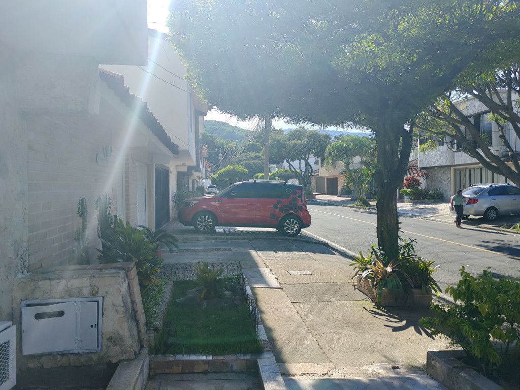 Casa en arriendo Valle Del Cauca Cali Pampa Linda 250 m2 Habitaciones 4 Baños 4 Garajes 1 Precio $2800000