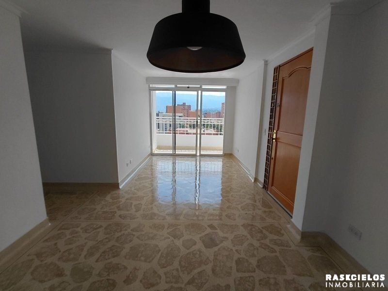 Apartamento en arriendo Antioquia Medellín Miravalle 83 m2 Habitaciones 2 Baños 3 Garajes 1 Precio $3300000