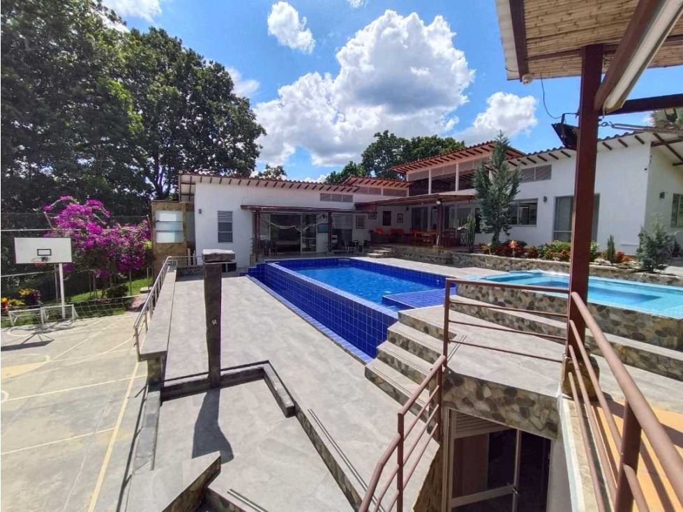 Casa Campestre en venta Quindío Armenia Armenia 330 m2 Habitaciones 3 Baños 5 Garajes 2 Precio $1800000000