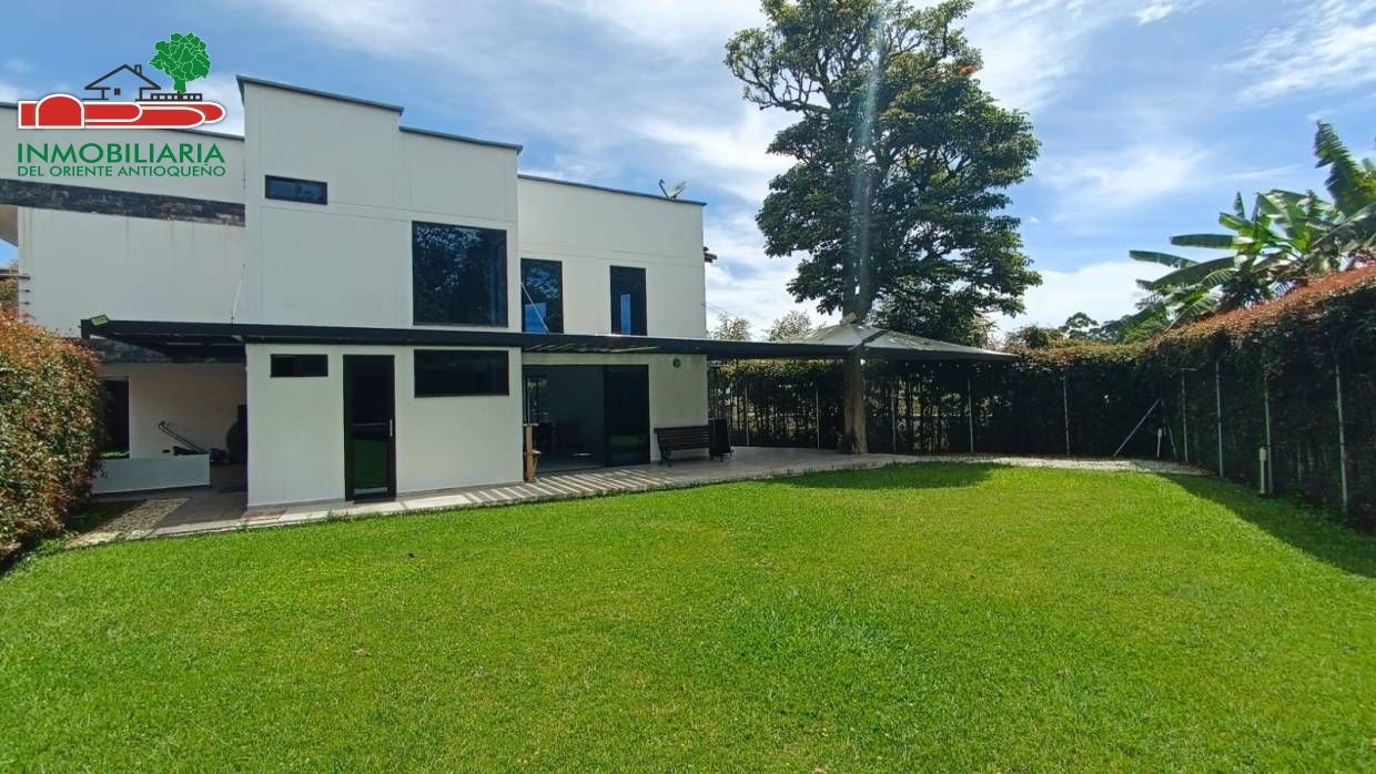 Finca en arriendo o venta Antioquia La Ceja Fátima 500 m2 Habitaciones 4 Baños 3 Garajes 2 Precio venta $1450000000 Precio arriendo $4800000