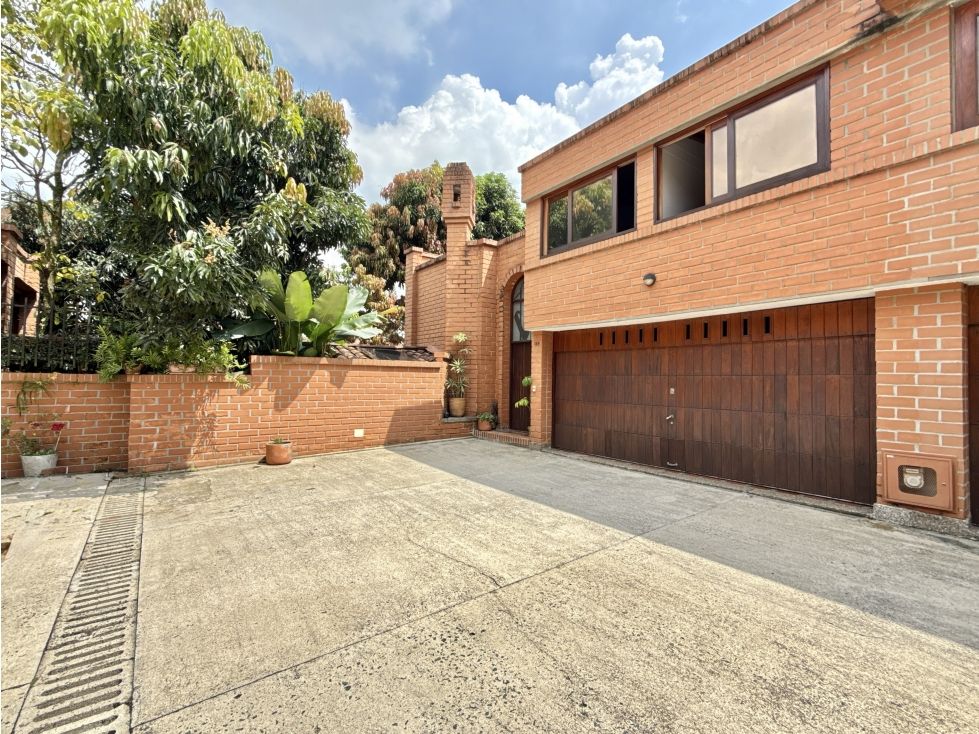 Casa en venta Antioquia Medellín La Candelaria 300 m2 Habitaciones 4 Baños 3 Garajes 2 Precio $1800000000