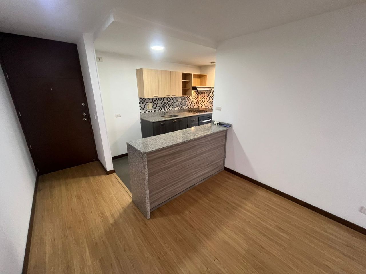 Apartamento en arriendo Antioquia Envigado Mont Juic 78 m2 Habitaciones 2 Baños 2 Garajes 1 Precio $3800000