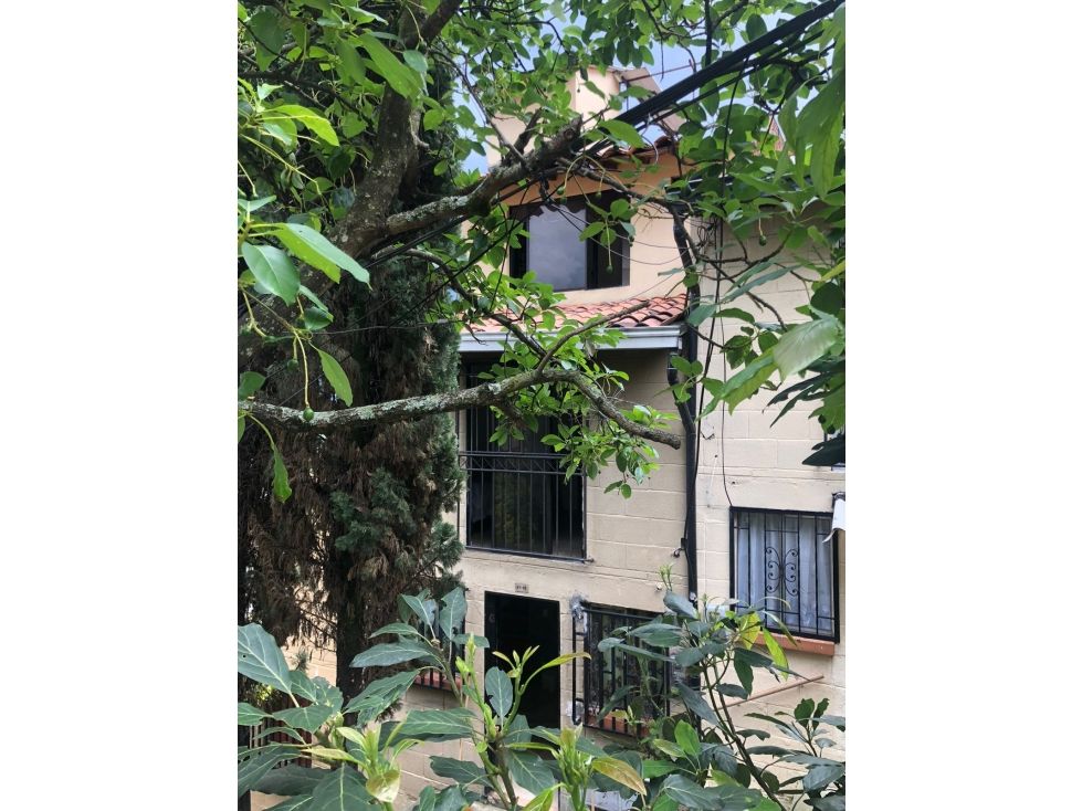 Casa en venta Antioquia Medellín Urbanizacion Manesa 94 m2 Habitaciones 4 Baños 3 Garajes 0 Precio $298000000