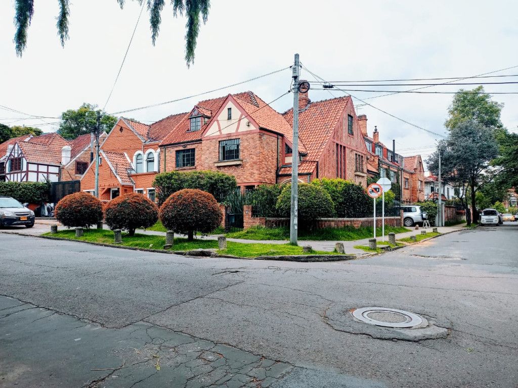 Casa en venta Cundinamarca Bogotá Quinta Camacho 405 m2 Habitaciones 7 Baños 3 Garajes 6 Precio $2300000000