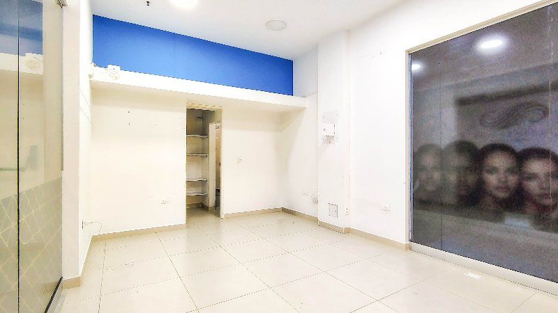 Local en arriendo o venta Antioquia Medellín Bombona No1 15 m2 Habitaciones 0 Baños 1 Garajes 0 Precio venta $190000000 Precio arriendo $1548700