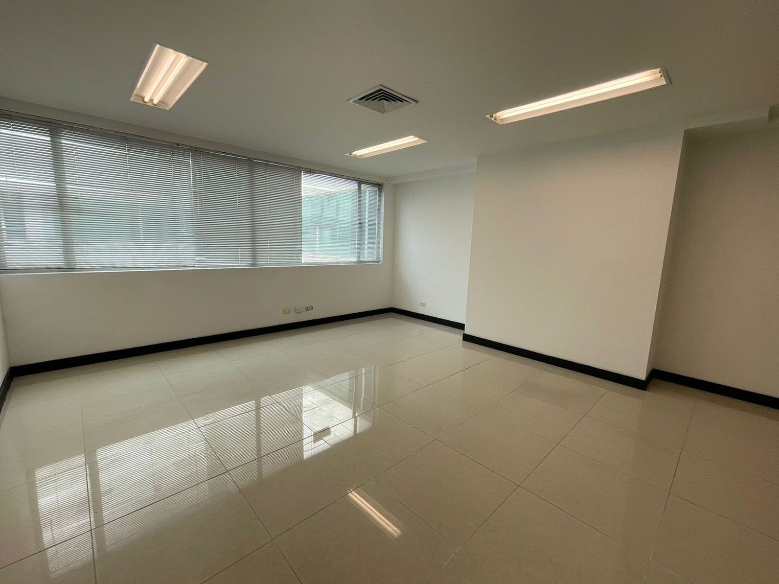 Oficina en arriendo Antioquia Medellín Campo Amor 45 m2 Habitaciones 0 Baños 1 Garajes 1 Precio $4600000