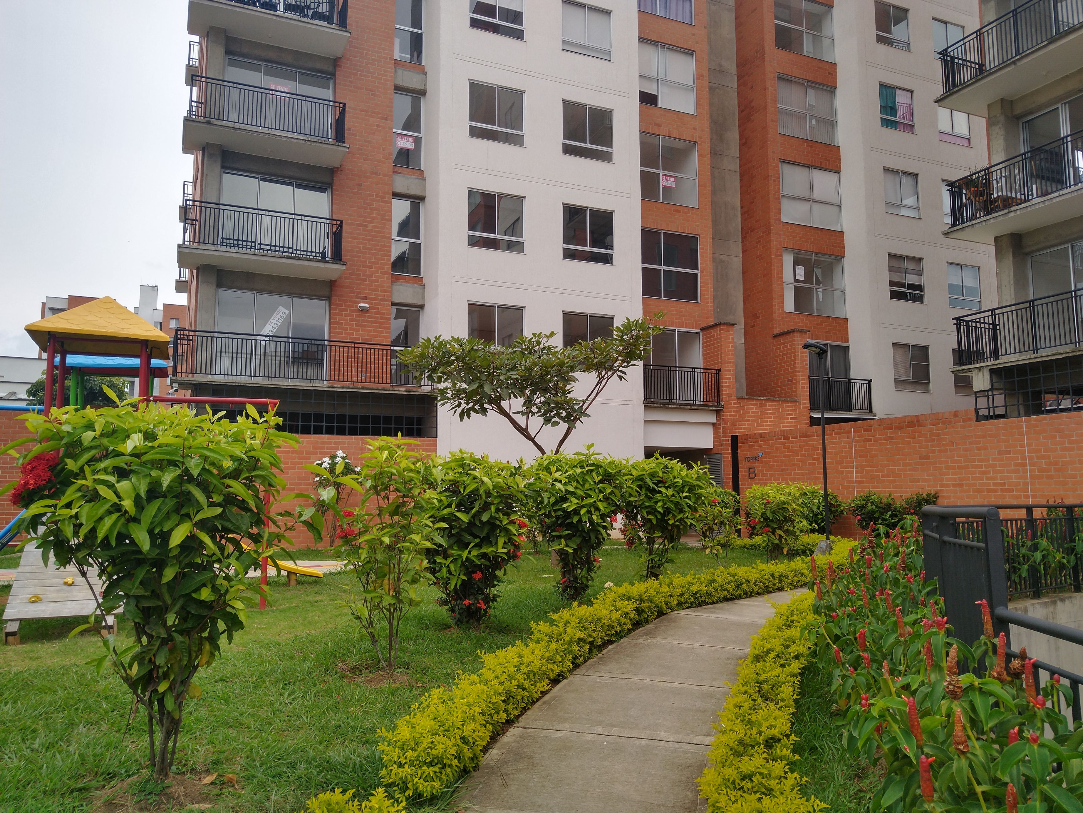 Apartamento en arriendo Valle Del Cauca Cali Conjunto Residencial Celeste 82 m2 Habitaciones 3 Baños 2 Garajes 1 Precio $1800000