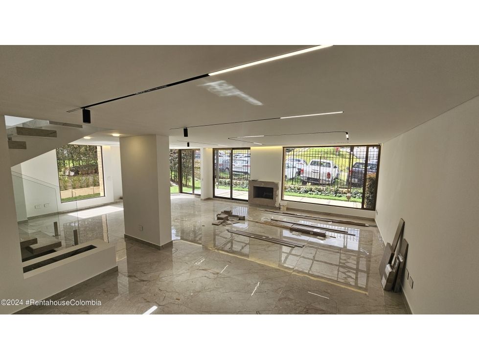 Casa en venta Cundinamarca Bogotá Bosque De Pinos 234 m2 Habitaciones 4 Baños 6 Garajes 2 Precio $4200000000