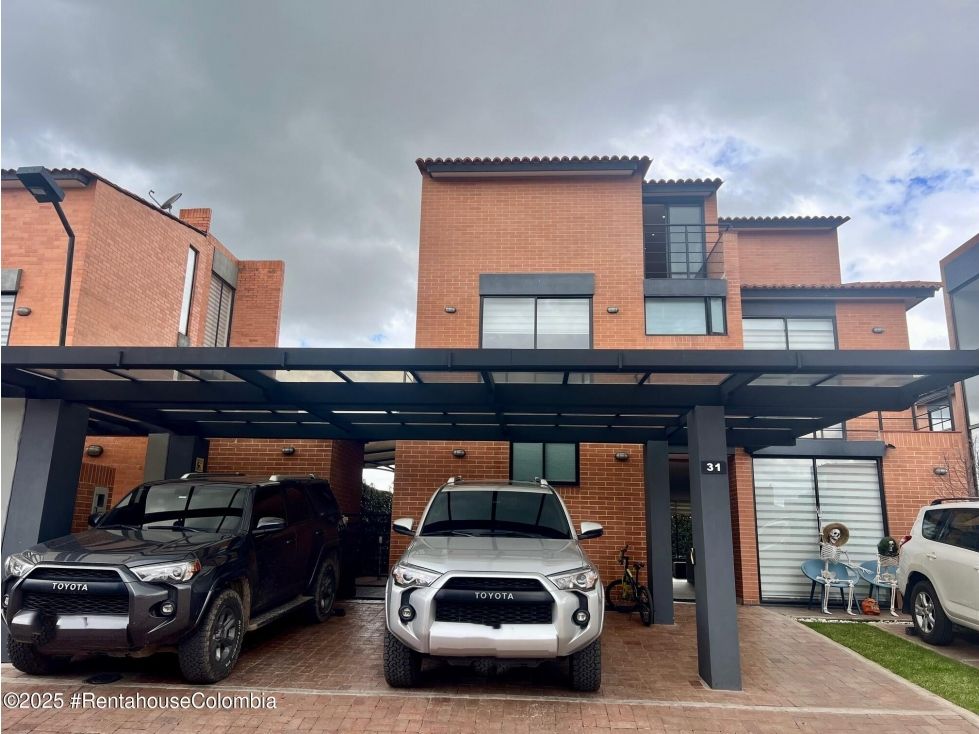 Casa en venta Cundinamarca Chía Chia 330 m2 Habitaciones 3 Baños 6 Garajes 3 Precio $1700000000