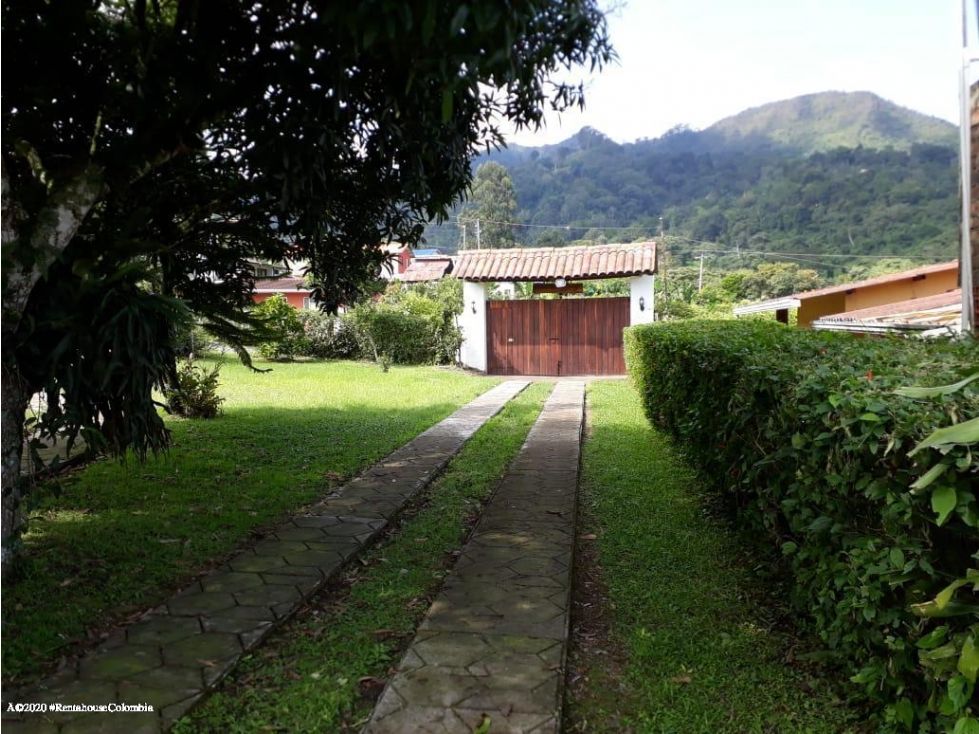 Casa en venta Cundinamarca La Vega La Vega 300 m2 Habitaciones 5 Baños 5 Garajes 6 Precio $1700000000