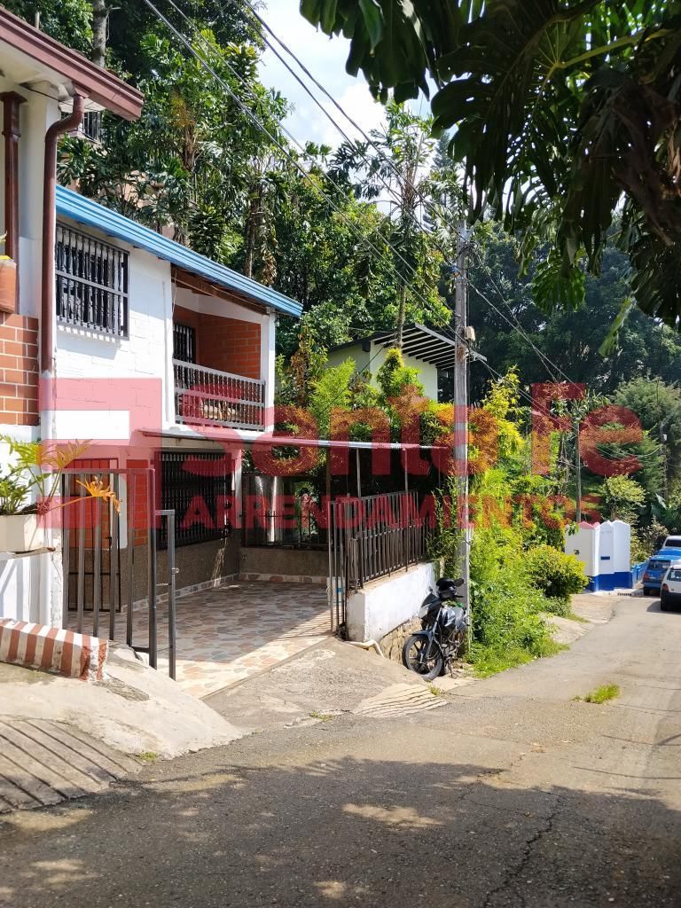 Casa en arriendo Antioquia Medellín Cucaracho 100 m2 Habitaciones 4 Baños 2 Garajes 1 Precio $2200000