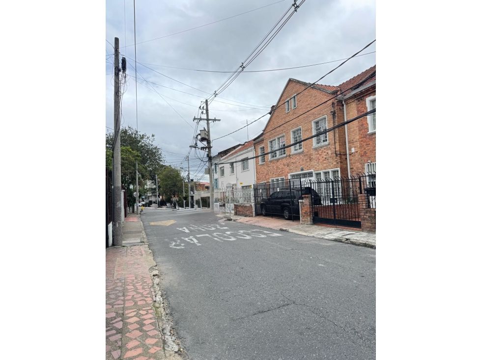 Casa en arriendo o venta Cundinamarca Bogotá Chapinero Norte 145 m2 Habitaciones 4 Baños 3 Garajes 1 Precio venta $795000000 Precio arriendo $6500000