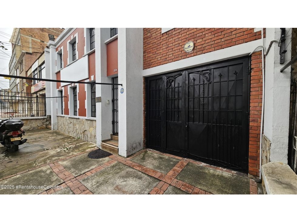 Casa en venta Cundinamarca Bogotá Las Américas 421 m2 Habitaciones 7 Baños 8 Garajes 4 Precio $1700000000