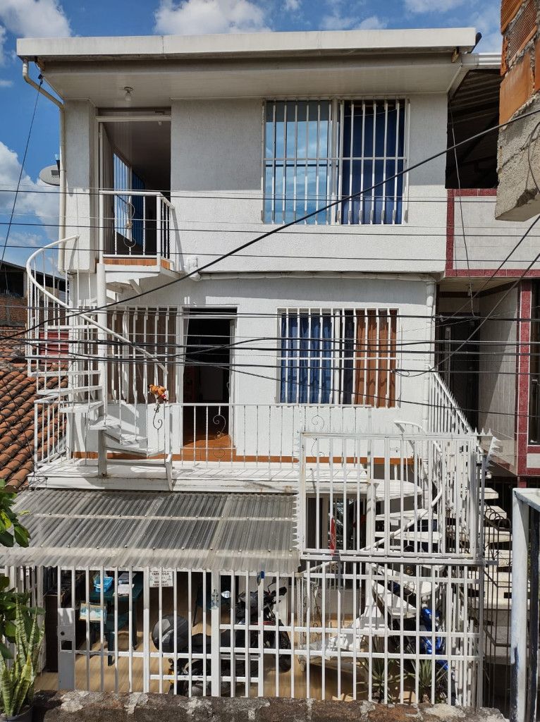 Edificio en venta Valle Del Cauca Cali Los Guayacanes 230 m2 Habitaciones 12 Baños 6 Garajes 0 Precio $520000000