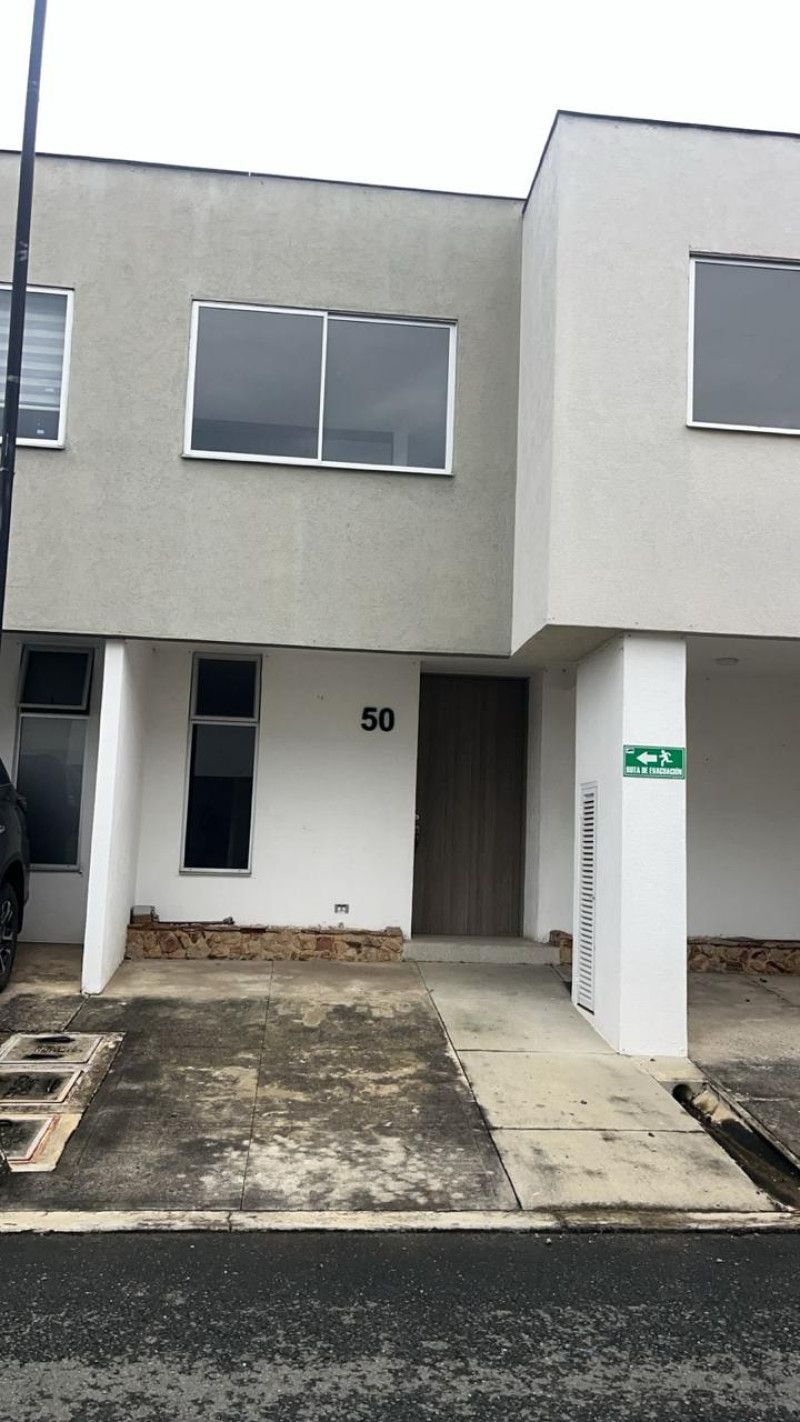 Casa en venta Valle Del Cauca Jamundí Cr Alondra 142 m2 Habitaciones 3 Baños 4 Garajes 2 Precio $515000000