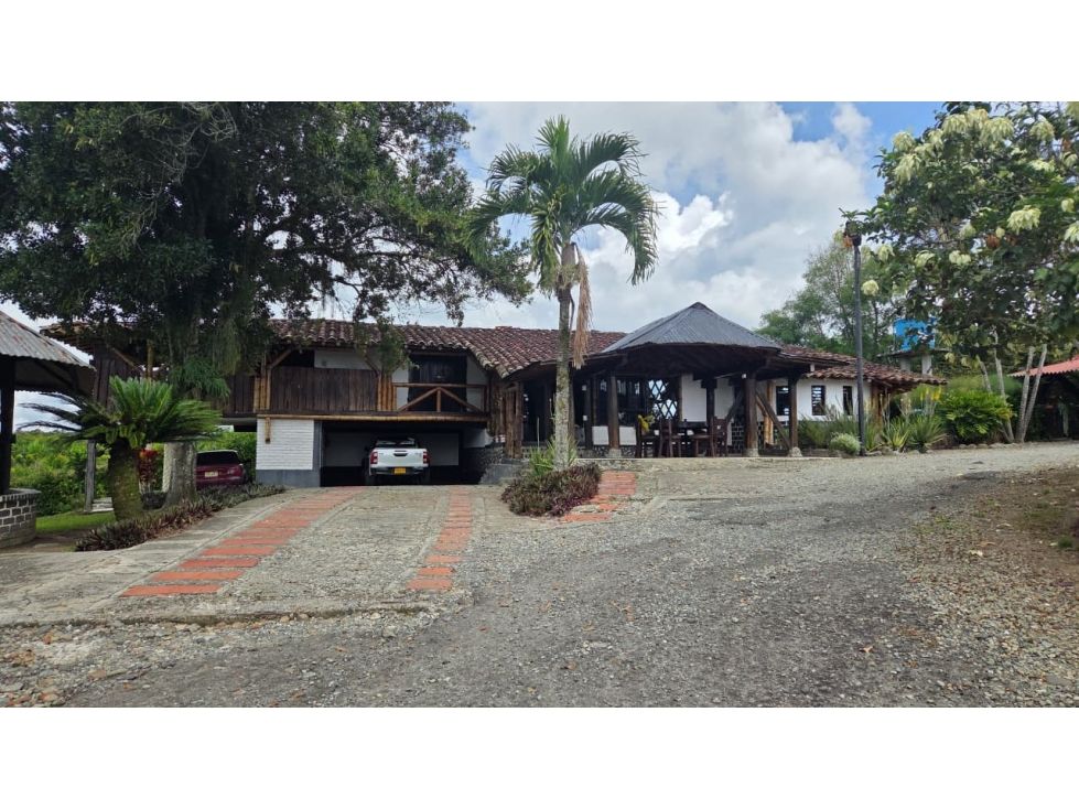 Casa Campestre en arriendo Quindío Armenia Armenia 250 m2 Habitaciones 3 Baños 2 Garajes 3 Precio $3500000