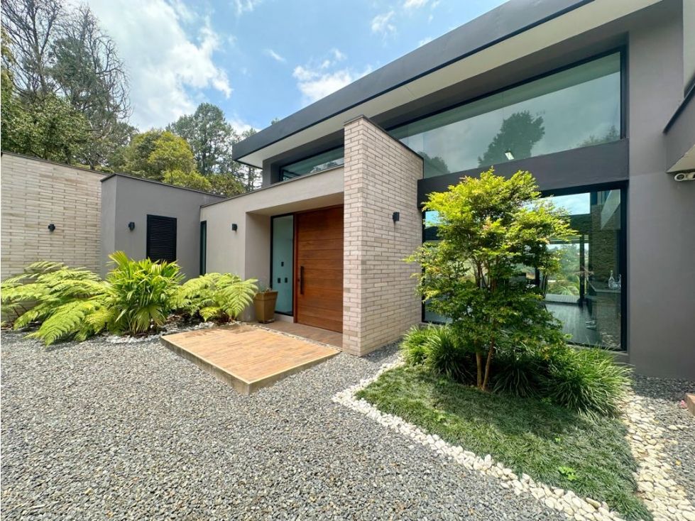 Casa en arriendo Antioquia Envigado Envigado 320 m2 Habitaciones 3 Baños 5 Garajes 2 Precio $18500000