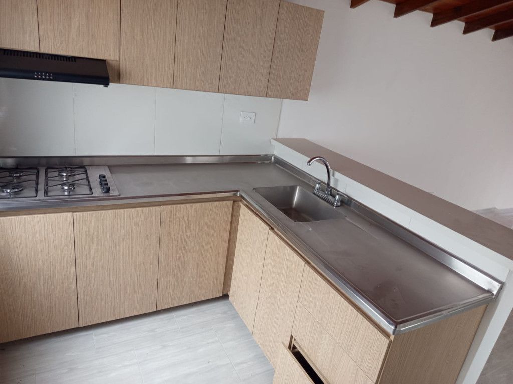Apartamento en arriendo Antioquia Medellín Las Playas 100 m2 Habitaciones 3 Baños 3 Garajes 0 Precio $2400000