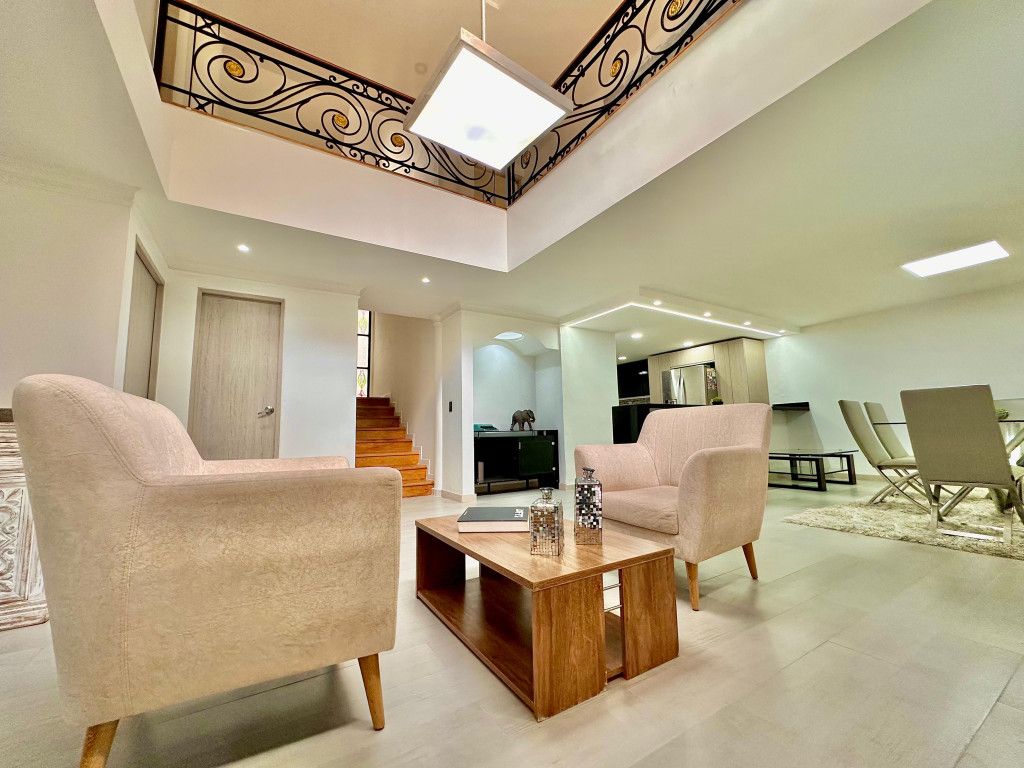 Casa en arriendo Antioquia Medellín El Tesoro 330 m2 Habitaciones 4 Baños 5 Garajes 2 Precio $11600000