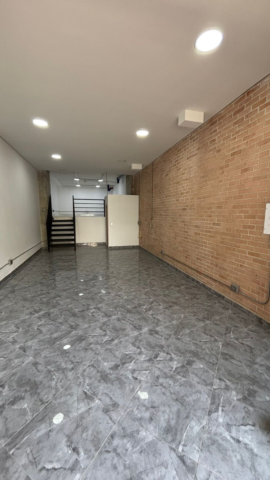 Local Comercial en arriendo Antioquia Medellín San Joaquin 69 m2 Habitaciones 0 Baños 1 Garajes 0 Precio $7800000