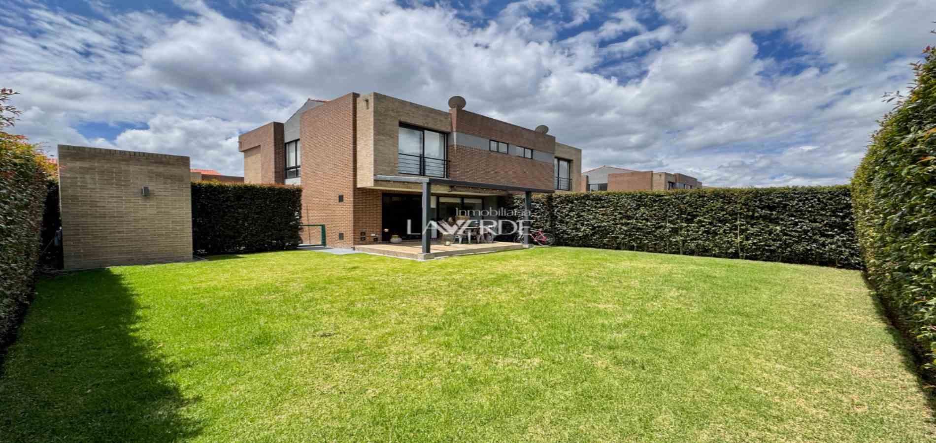 Casa en venta Cundinamarca Zipaquirá Zipaquira 127 m2 Habitaciones 3 Baños 3 Garajes 4 Precio $1050000000