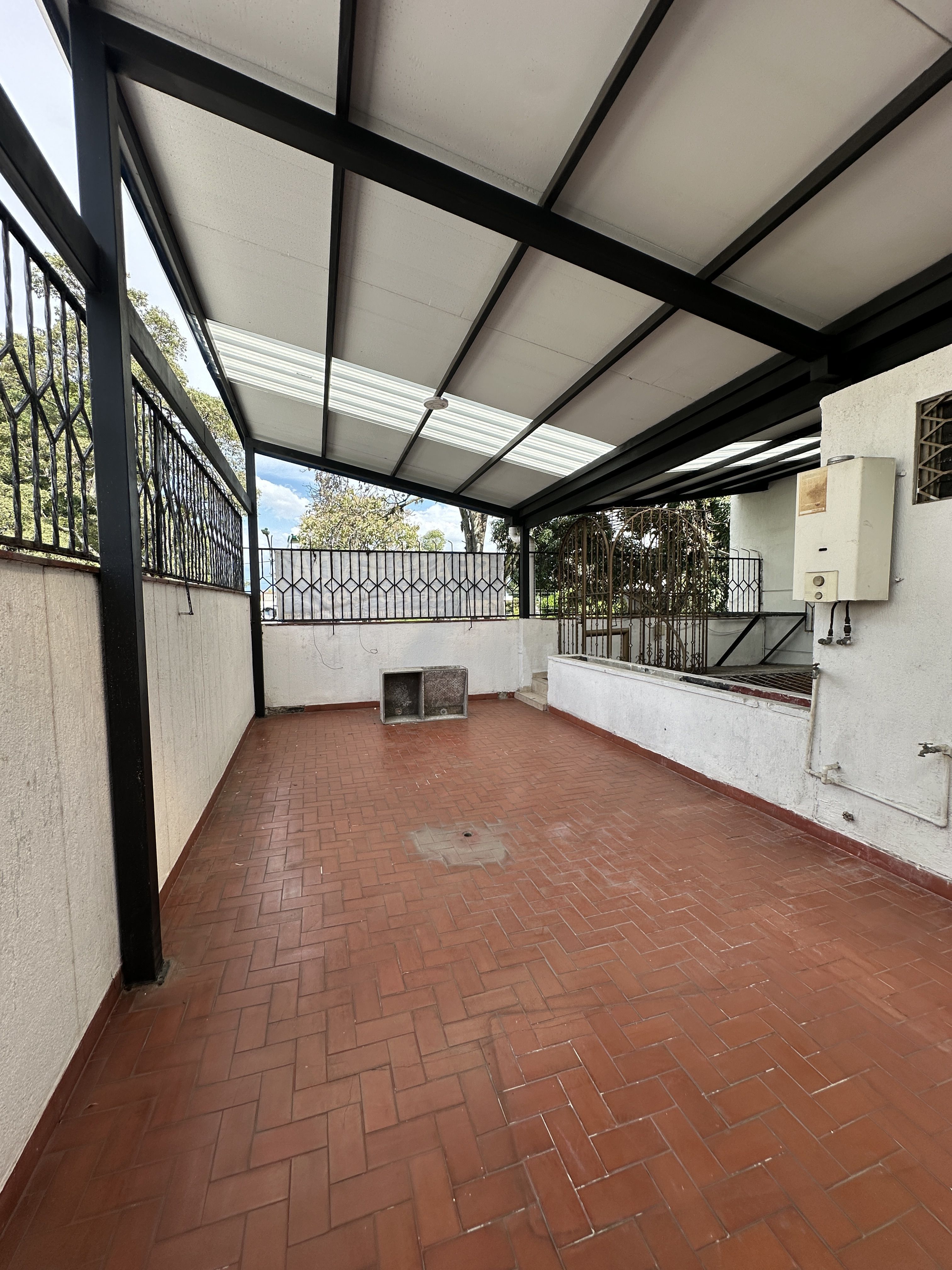 Casa en arriendo Valle Del Cauca Cali Ignacio Rengifo 300 m2 Habitaciones 4 Baños 4 Garajes 4 Precio $5500000