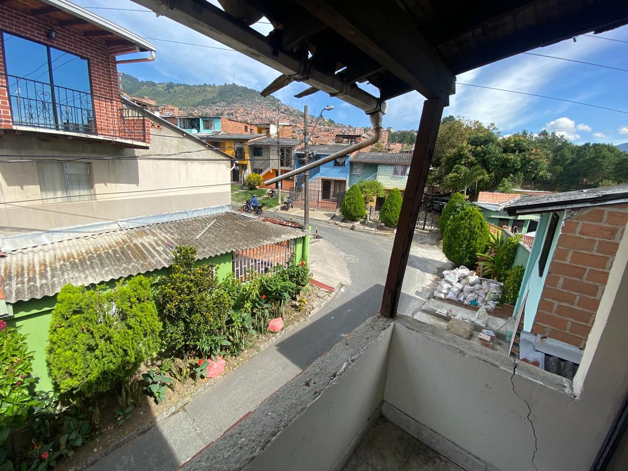 Casa en arriendo Antioquia Bello Salvador Allende 200 m2 Habitaciones 3 Baños 2 Garajes 0 Precio $1750000