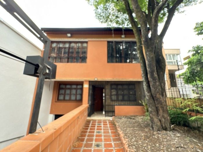 Casa en arriendo Valle Del Cauca Cali San Fernando Viejo 390 m2 Habitaciones 4 Baños 3 Garajes 2 Precio $8000000