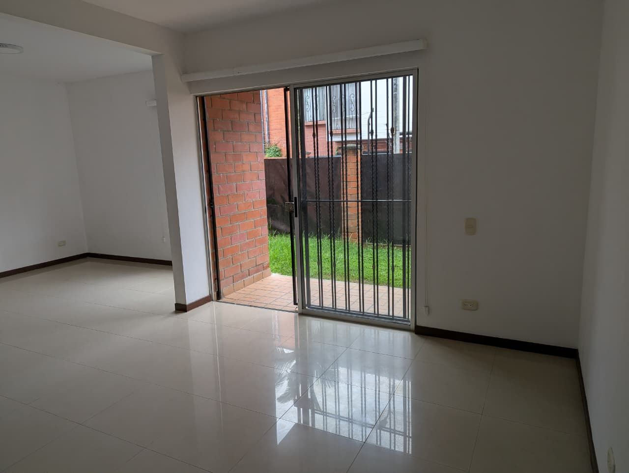 Casa en venta Valle Del Cauca Cali La Hacienda 112 m2 Habitaciones 4 Baños 4 Garajes 2 Precio $690000000