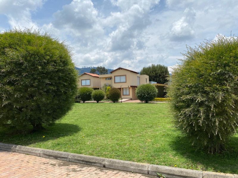 Casa en venta Cundinamarca Cajicá Santa Cruz 210 m2 Habitaciones 3 Baños 5 Garajes 3 Precio $1380000000