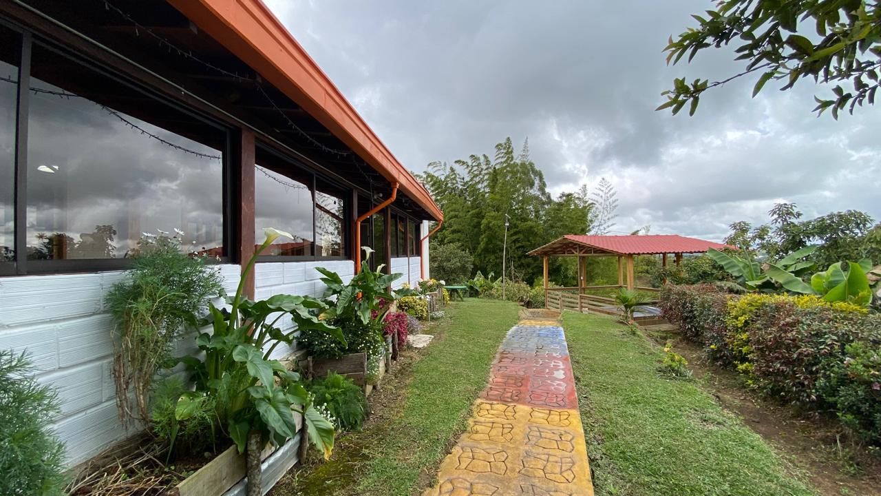 Casa Campestre en arriendo Antioquia Marinilla Belén 120 m2 Habitaciones 4 Baños 4 Garajes 2 Precio $3800000