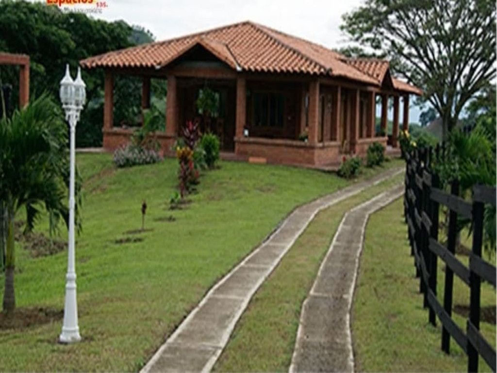 Finca en venta Valle Del Cauca Cali El Peñón 768000 m2 Habitaciones 3 Baños 4 Garajes 4 Precio $8400000000