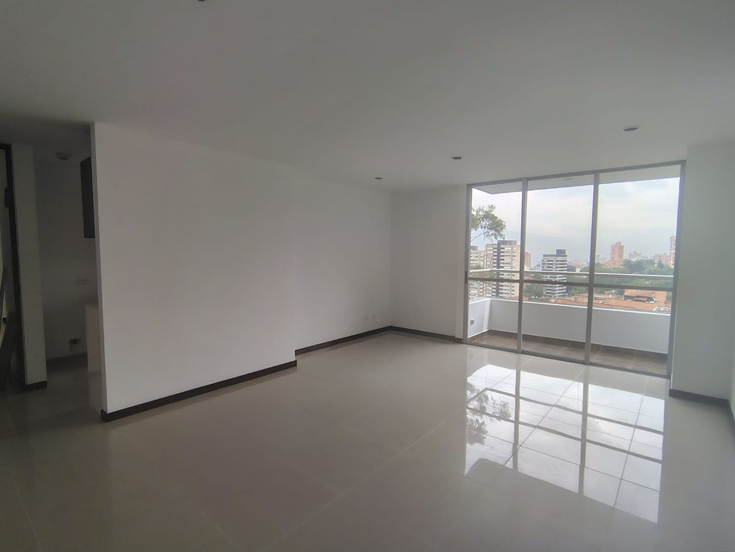 Apartamento en arriendo Antioquia Envigado Loma Del Atravesado 88 m2 Habitaciones 3 Baños 2 Garajes 2 Precio $4600000