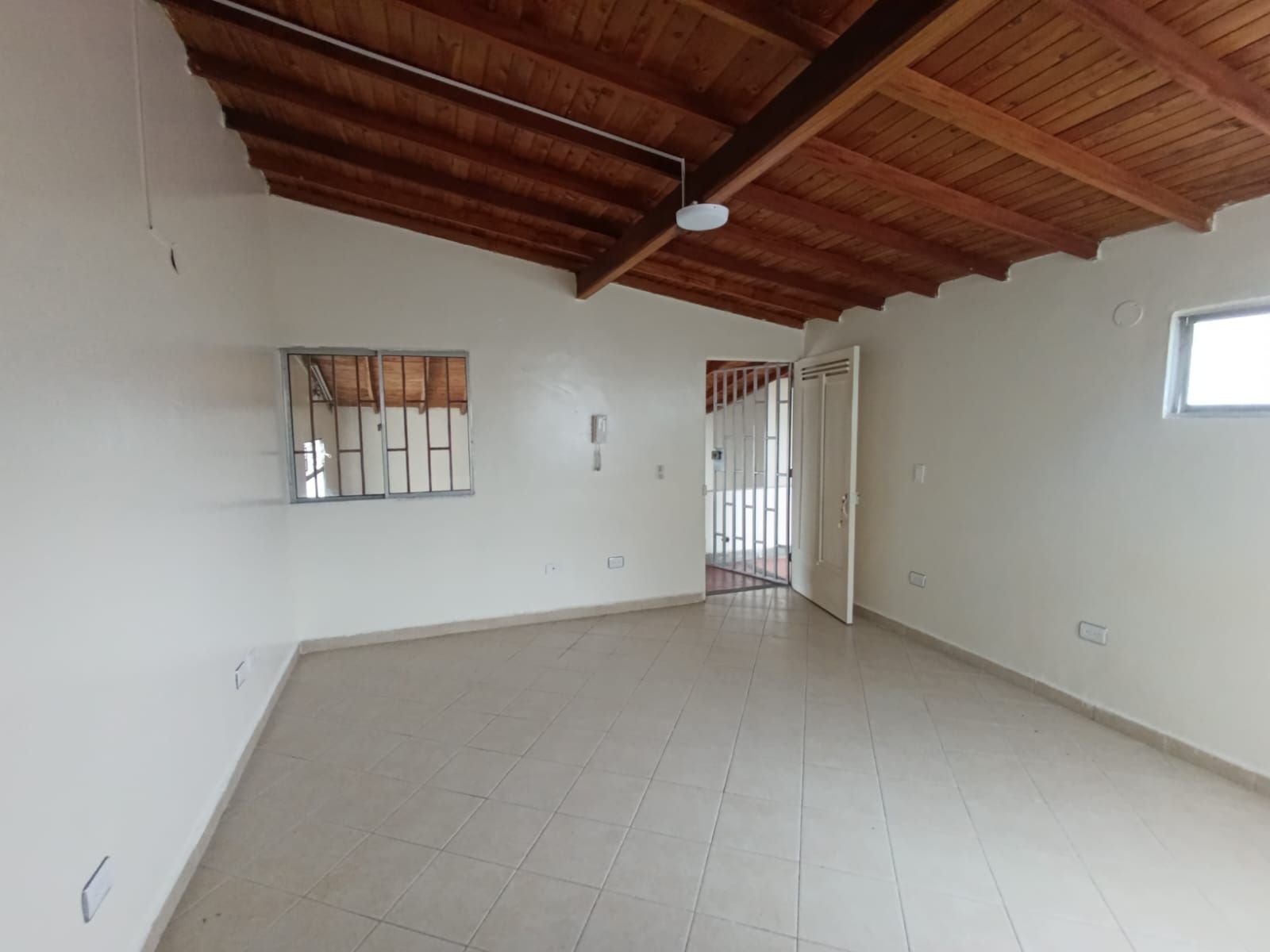 Apartamento en arriendo Antioquia Itagüí San José 73 m2 Habitaciones 2 Baños 2 Garajes 0 Precio $2500000