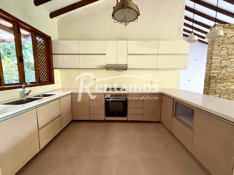 Casa en venta Antioquia Envigado La Pradera 260 m2 Habitaciones 4 Baños 5 Garajes 5 Precio $2300000000