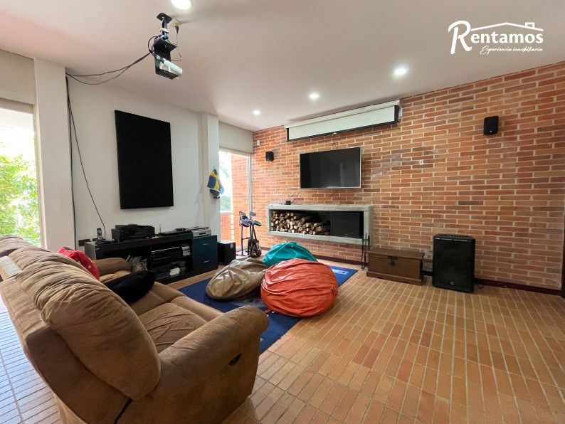 Casa en arriendo Antioquia Envigado El Esmeraldal 320 m2 Habitaciones 3 Baños 3 Garajes 4 Precio $16000000